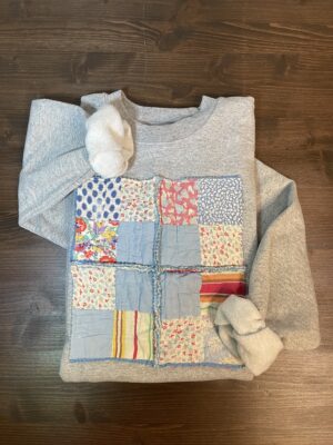 Vintage Quilt 4-Patch Sweatshirt – Light Gray (Med) - 01
