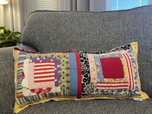 Log Cabin Vintage Quilt Lumbar Pillow – 03