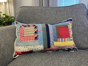Log Cabin Vintage Quilt Lumbar Pillow – 04