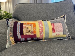 Log Cabin Vintage Quilt Lumbar Pillow – 05