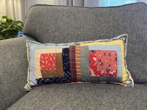 Log Cabin Vintage Quilt Lumbar Pillow – 08