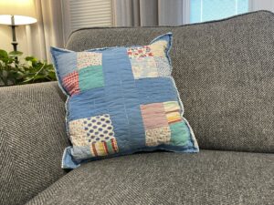 4-Patch Vintage Quilt Pillow – 04