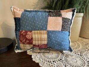 4-Patch Vintage Quilt Pillow – 10